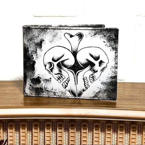 Unique Leather bi fold skull wallet - Picture 1 of 4